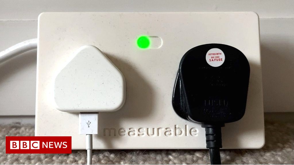 This plug socket tells you if your energy is green