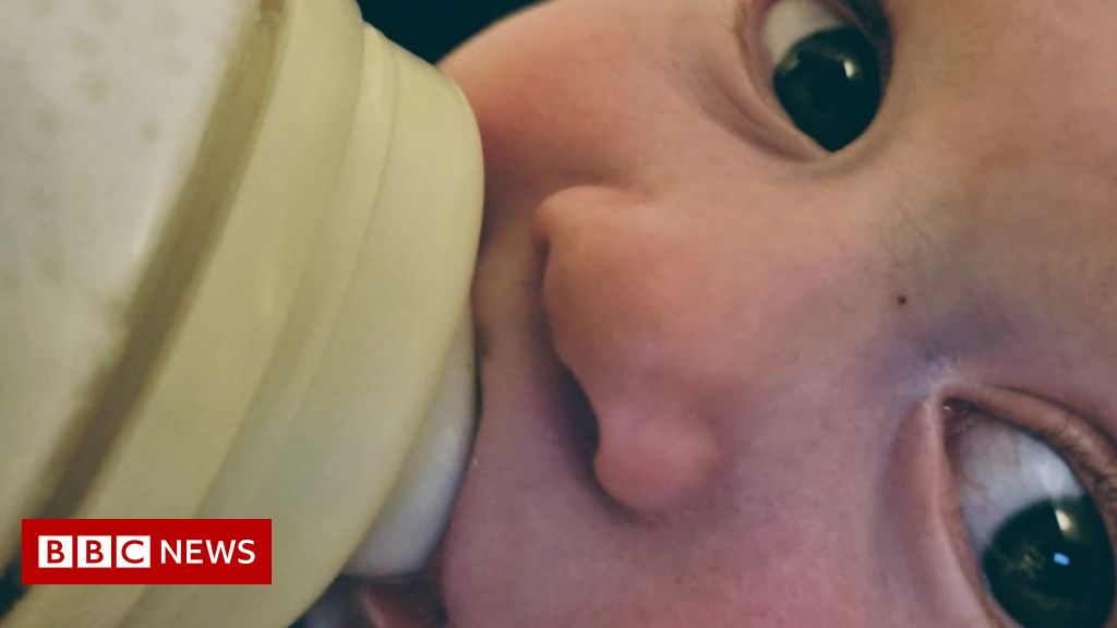 Formula milk: Online groups hunt for baby milk during US shortage