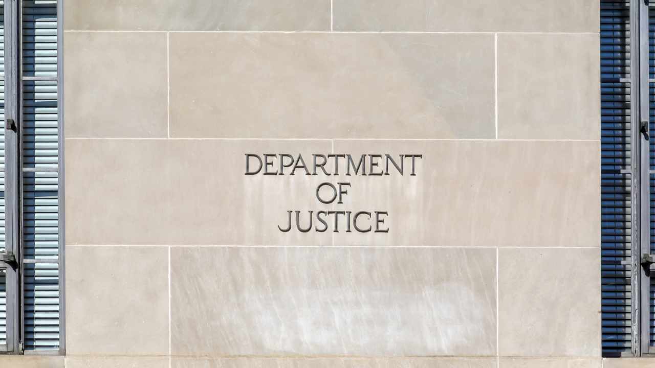 DOJ Files First Criminal Complaint Against US Citizen Allegedly Using Cryptocurrency to Evade Sanctions – Featured Bitcoin News