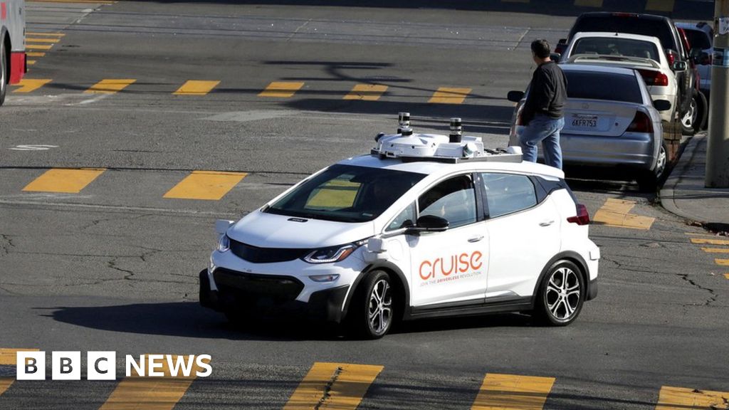 Driverless car firm Cruise to cut 900 jobs