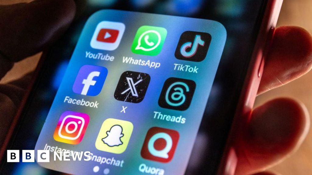 US surgeon general wants social media warning label